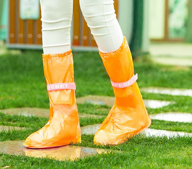 Giày đi mưa chất liệu bằng nilong